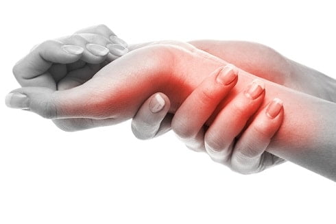 De Quervain’s tenosynovitis causes pain in your wrist.