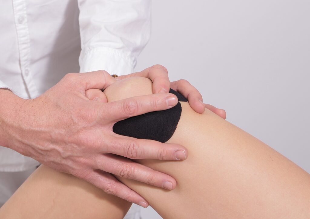 orthopedic surgeon knee pain symptoms evaluation