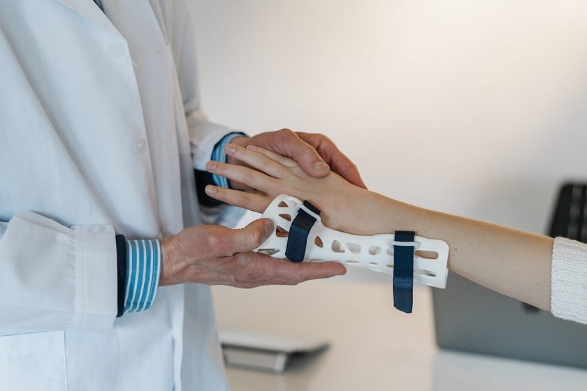 hand splints and braces can give hand pain relief