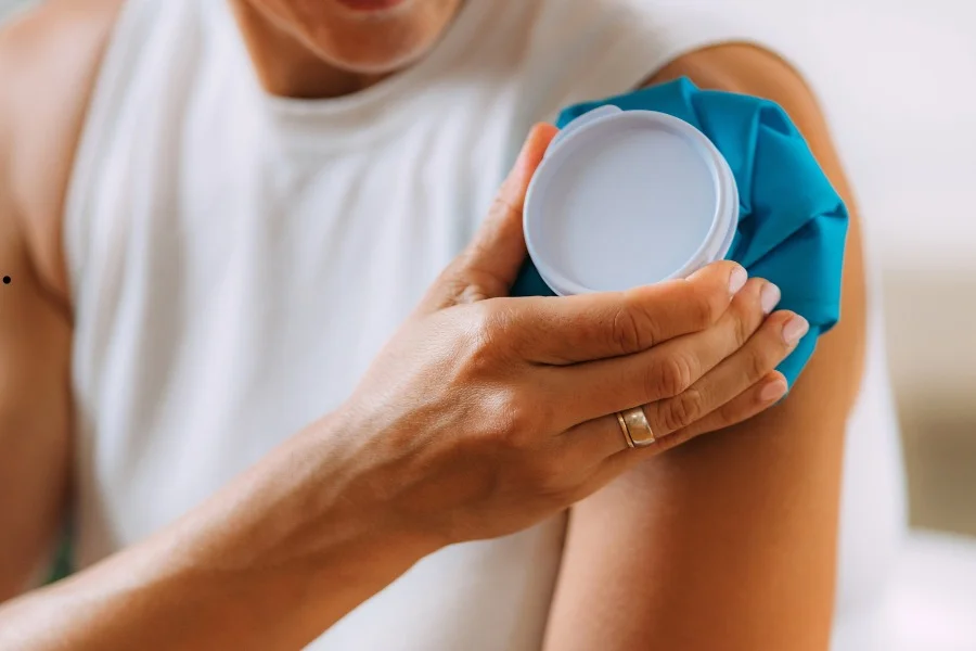 patient icing her shoulder