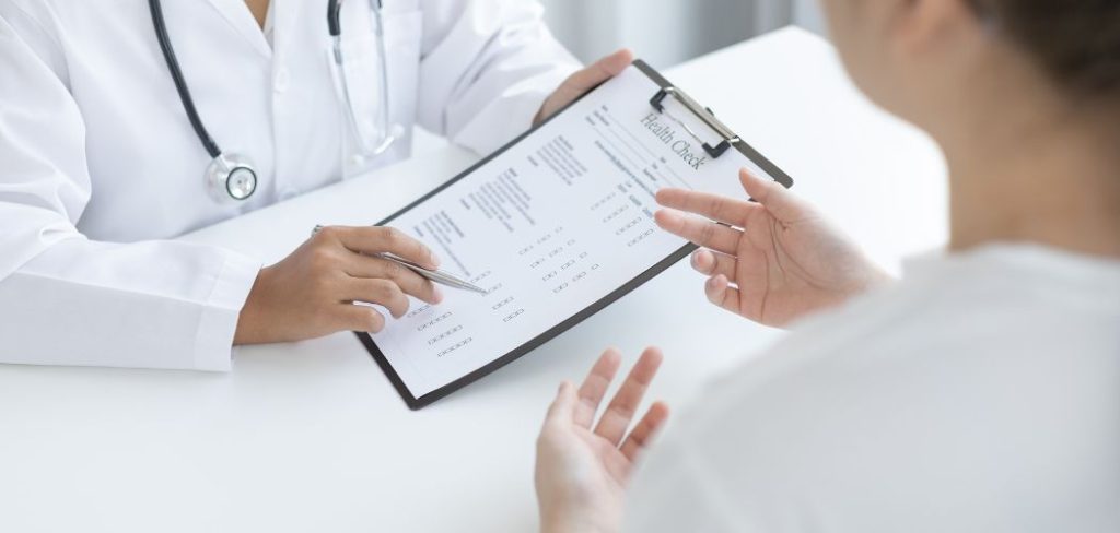 Image of a doctor consulting with a patient.