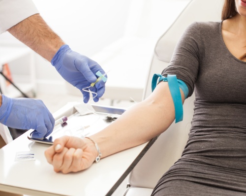 Doctor drawing blood in preparation for PRP solution. 