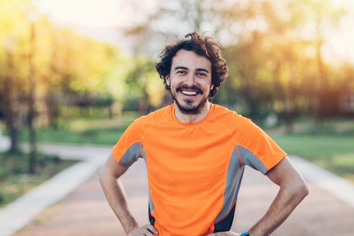Male athlete smiling in sports clothing (1)